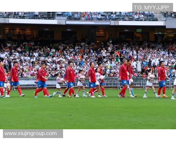 足球明星之间的深厚友情与默契合作探秘